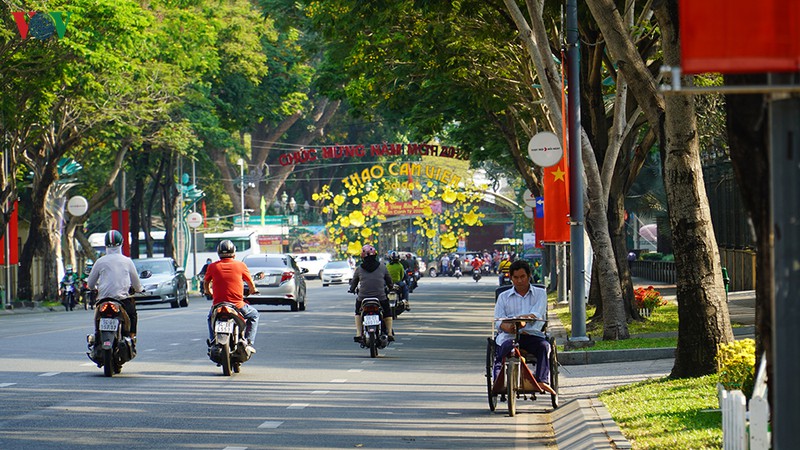 tp hcm: duong pho thong thoang trong ngay lam viec dau tien hinh 4