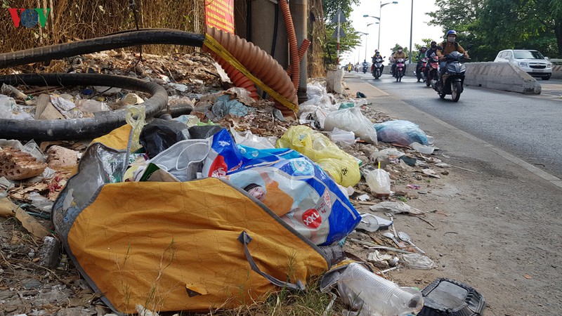 khau trang da qua su dung vut bua bai tren duong o tp hcm hinh 9