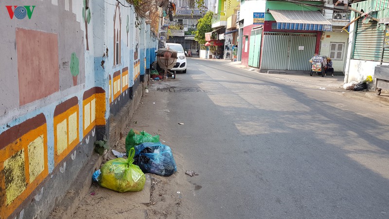 khau trang da qua su dung vut bua bai tren duong o tp hcm hinh 5