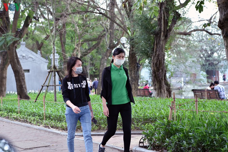 sau ca duong tinh covid-19 moi: nguoi ha noi han che ra duong hinh 13