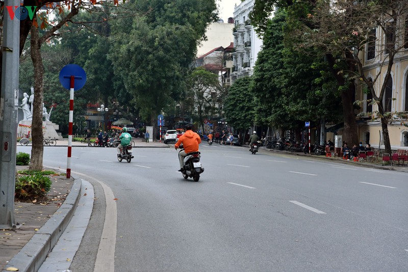 sau ca duong tinh covid-19 moi: nguoi ha noi han che ra duong hinh 11