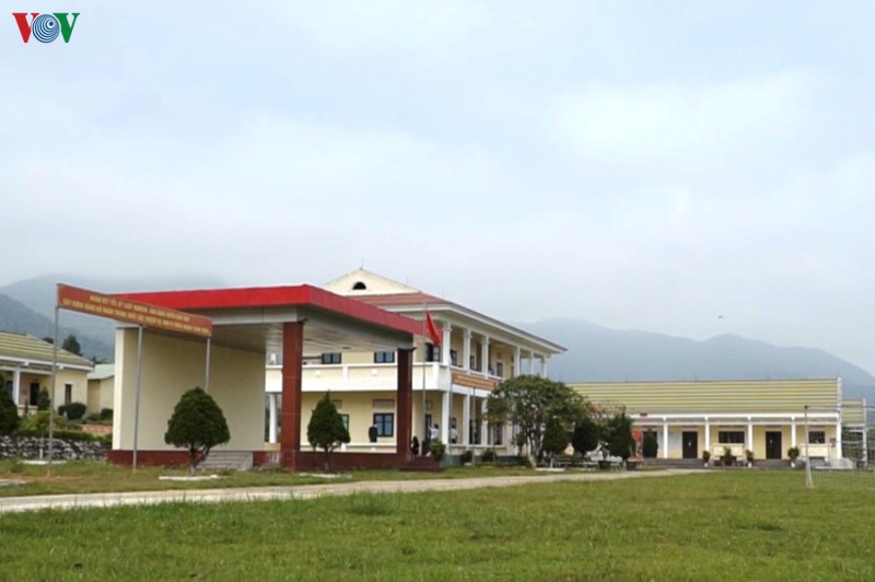 cach ly 400 cong dan tu lao, thai lan ve nuoc qua qua cua khau cha lo hinh 2