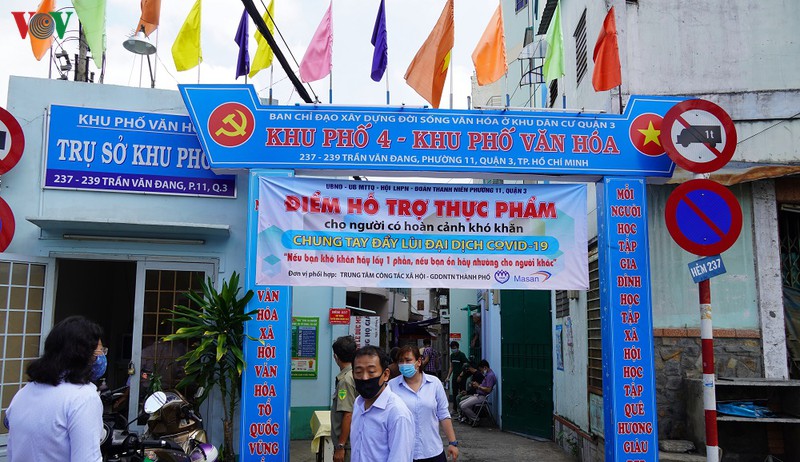 anh: trao 10.000 suat an cho tre em va nguoi ngheo o tp hcm hinh 1