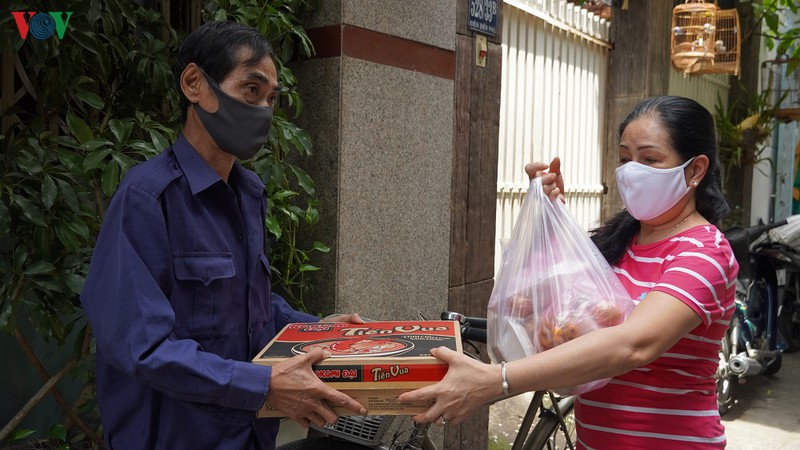anh: trao 10.000 suat an cho tre em va nguoi ngheo o tp hcm hinh 10