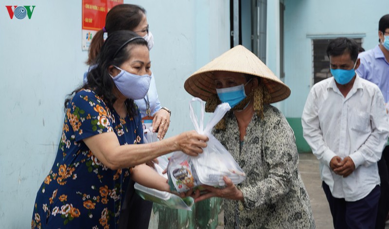 anh: trao 10.000 suat an cho tre em va nguoi ngheo o tp hcm hinh 2