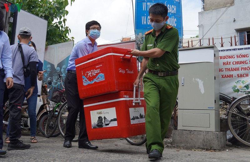 anh: trao 10.000 suat an cho tre em va nguoi ngheo o tp hcm hinh 4