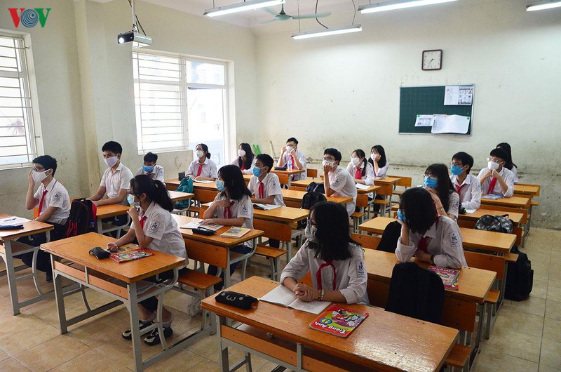 hoc sinh ha noi hao hung den truong sau nhieu thang nghi tranh dich covid-19 hinh 14