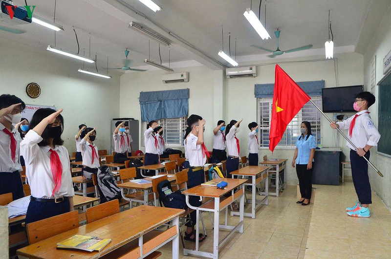 hoc sinh ha noi hao hung den truong sau nhieu thang nghi tranh dich covid-19 hinh 17
