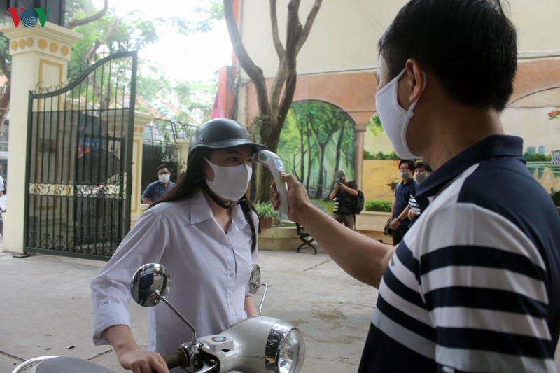 hoc sinh ha noi hao hung den truong sau nhieu thang nghi tranh dich covid-19 hinh 3