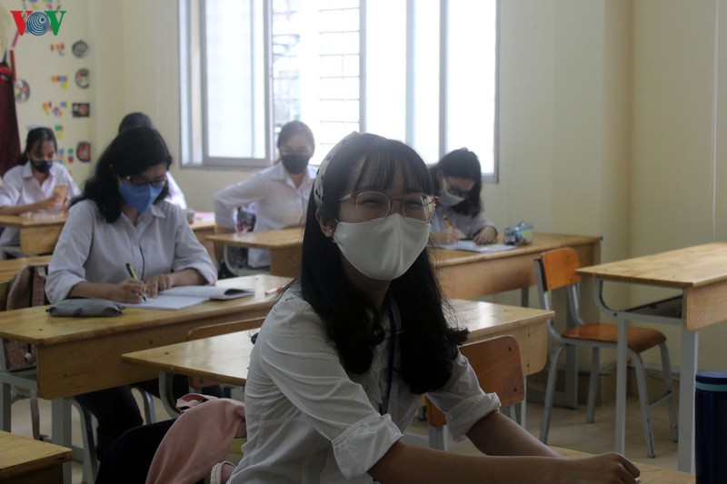 hoc sinh ha noi hao hung den truong sau nhieu thang nghi tranh dich covid-19 hinh 7