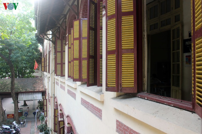 khong mo dieu hoa, truong bat quat het cong suat, hoc sinh than nong hinh 7