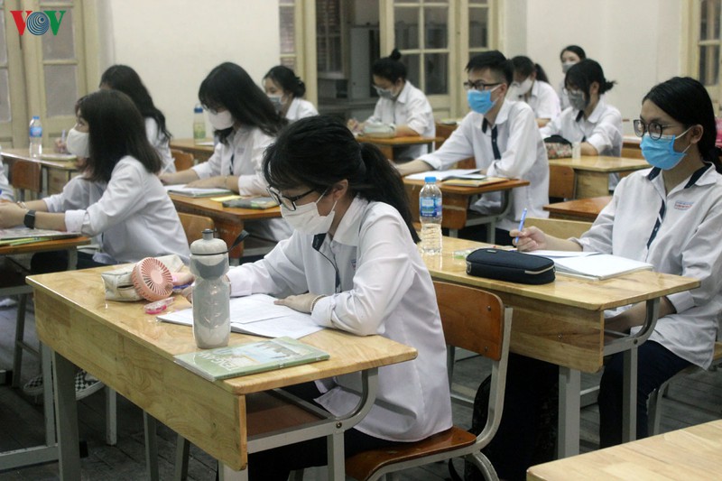 khong mo dieu hoa, truong bat quat het cong suat, hoc sinh than nong hinh 2