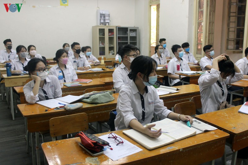 khong mo dieu hoa, truong bat quat het cong suat, hoc sinh than nong hinh 1