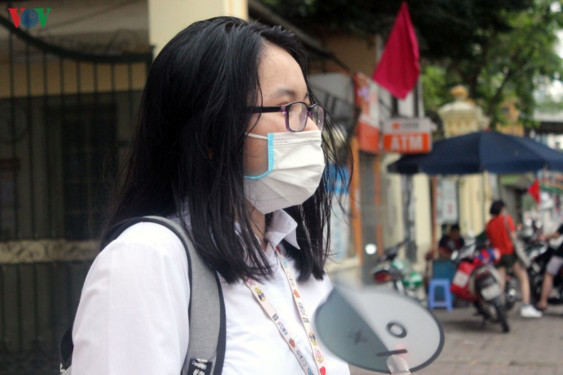 khong mo dieu hoa, truong bat quat het cong suat, hoc sinh than nong hinh 12