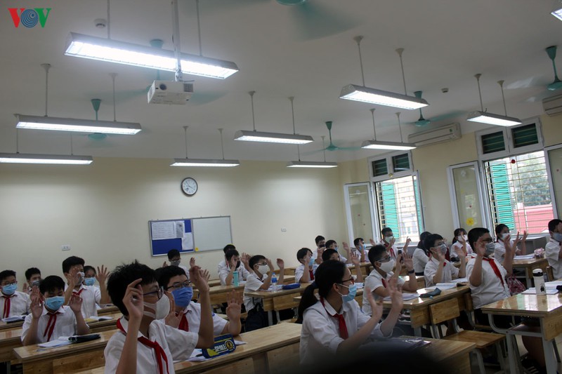 khong mo dieu hoa, truong bat quat het cong suat, hoc sinh than nong hinh 20