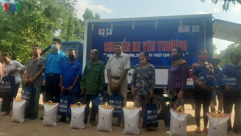 400 phan qua chia se kho khan voi nguoi dan huyen bien gioi binh phuoc hinh 1