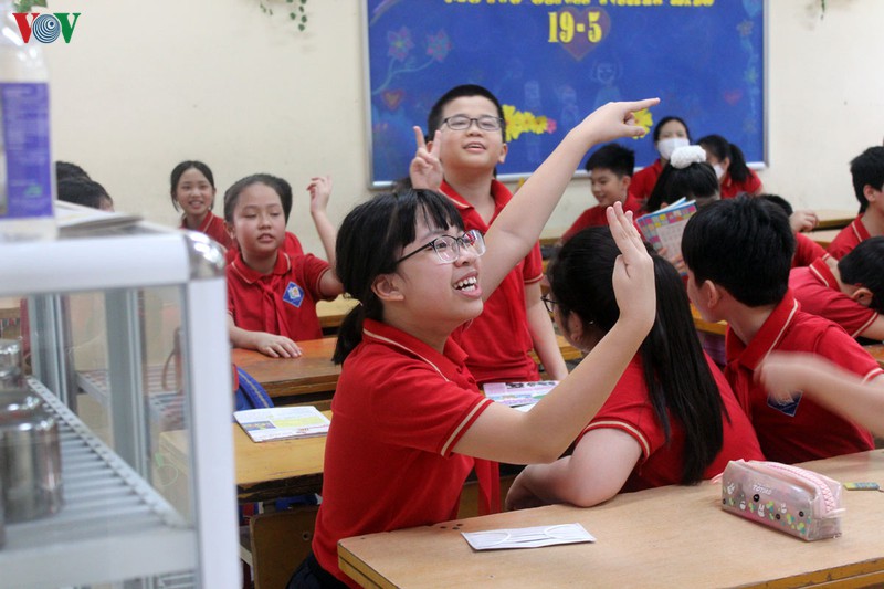 nhieu hoc sinh tieu hoc day tu "ga gay", di hoc tu 6h sang du 8h moi vao hoc hinh 10