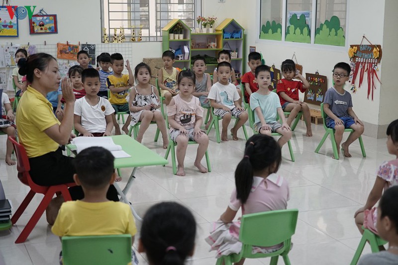 nhieu hoc sinh tieu hoc day tu "ga gay", di hoc tu 6h sang du 8h moi vao hoc hinh 20