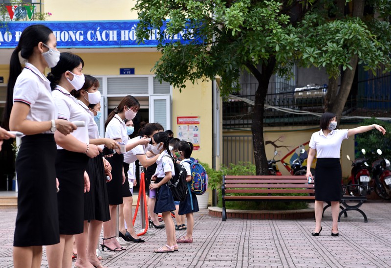 nhieu hoc sinh tieu hoc day tu "ga gay", di hoc tu 6h sang du 8h moi vao hoc hinh 14