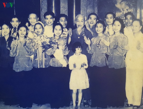 ven nguyen cam xuc ngay don bac ho vao tham quang binh hinh 1