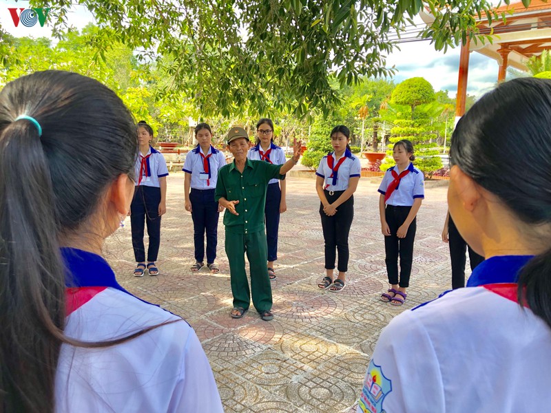 nguoi thuong binh gan 50 nam giu den tho bac ho hinh 2
