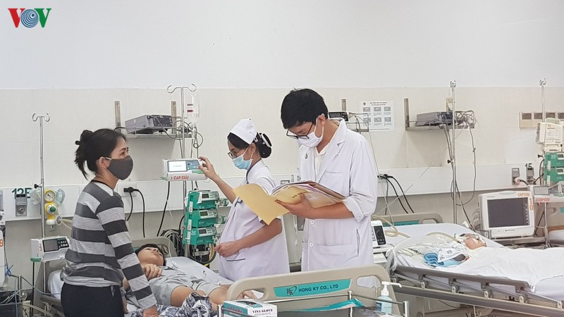 vu cay do o truong hoc: co be phai phau thuat chan hinh 1
