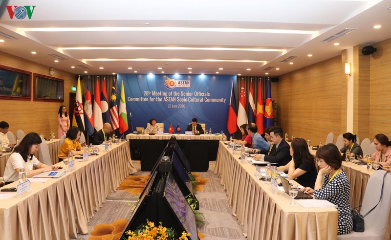 dich covid-19 anh huong sau rong den nhom nguoi yeu the trong asean hinh 1
