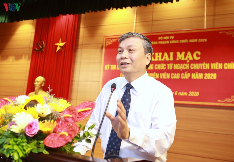 hon 700 cong chuc, vien chuc thi nang ngach len chuyen vien cao cap hinh 2
