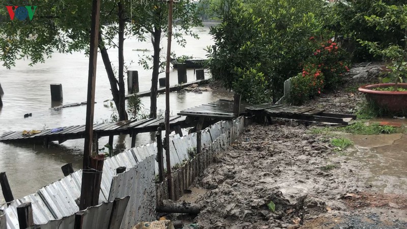 nua dem nha troi ra giua song, nguoi dan hau giang lo lang hinh 1