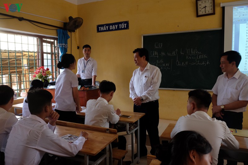 thi tot nghiep: nhan vat va cho nguoi lon, tao thuan loi cho thi sinh hinh 1