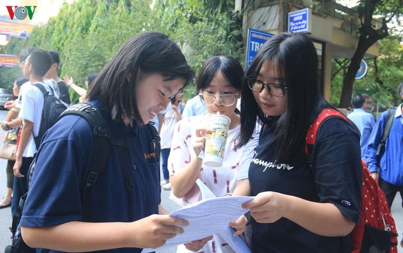 de thi chuyen dia ly hoi nhieu ve kinh te, khong danh do thi sinh hinh 1