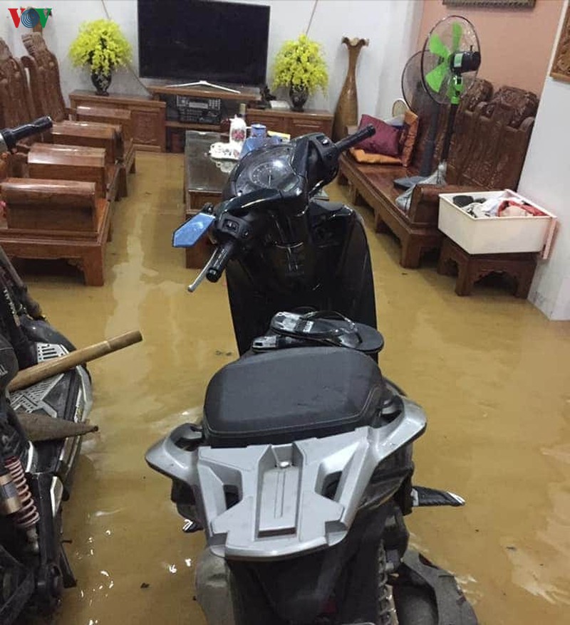 mua lon trong dem, nhieu tuyen pho o lao cai ngap sau hinh 1