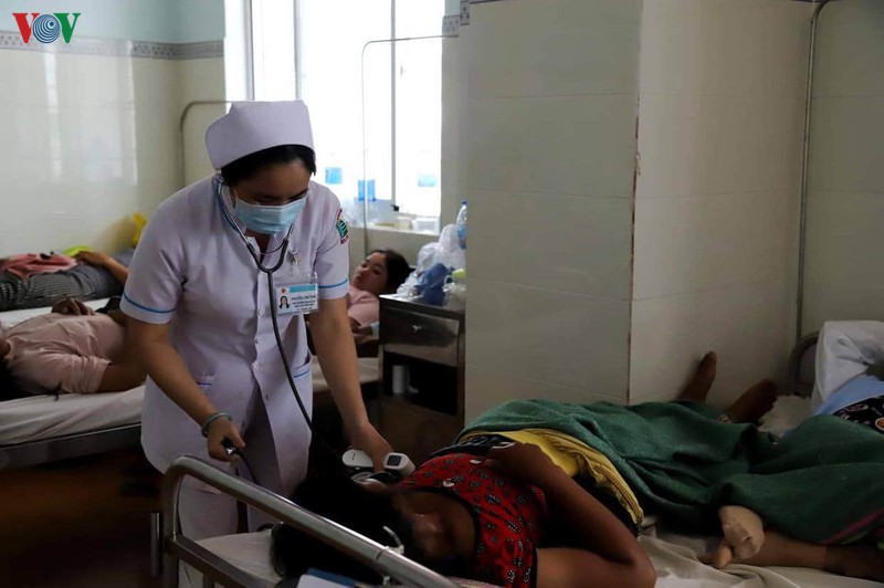 86 nguoi ngo doc thuc pham sau khi du tiec cuoi hinh 1
