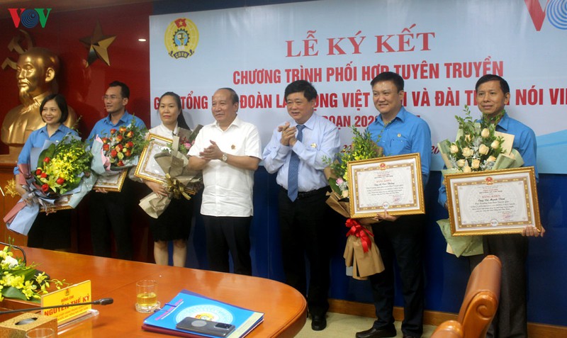 vov ky ket chuong trinh phoi hop tuyen truyen voi tong ldld viet nam hinh 4