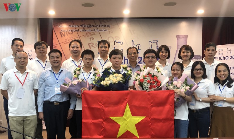 4/4 hoc sinh viet nam doat huy chuong vang tai olympic hoa hoc quoc te hinh 1