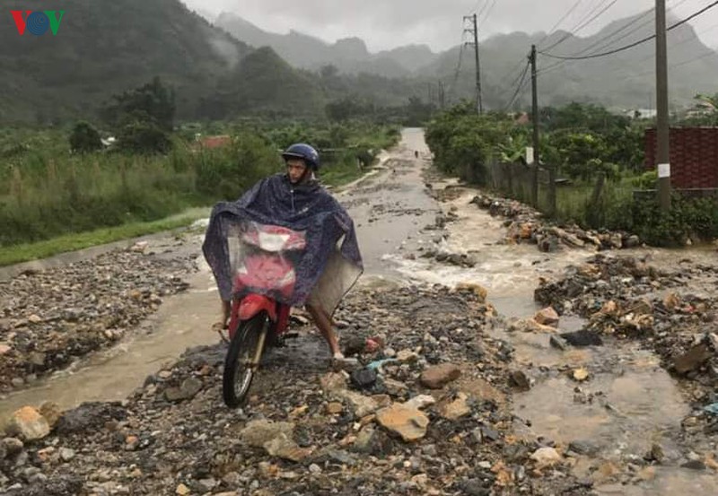 lai chau ra soat, di chuyen cac ho dan trong vung nguy co sat lo, lu quet hinh 2