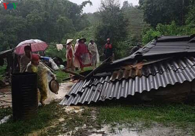 lai chau ra soat, di chuyen cac ho dan trong vung nguy co sat lo, lu quet hinh 1