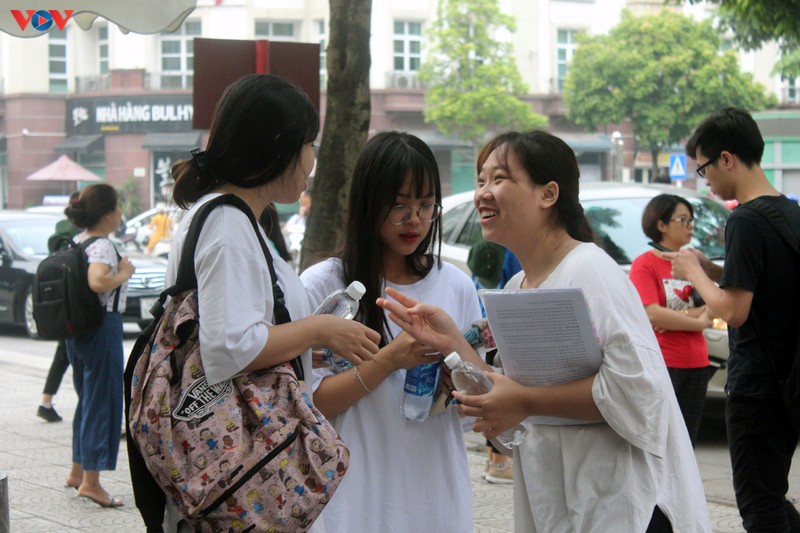 cac truong dh ra soat, danh chi tieu tuyen sinh cho thi sinh vung dich hinh 1