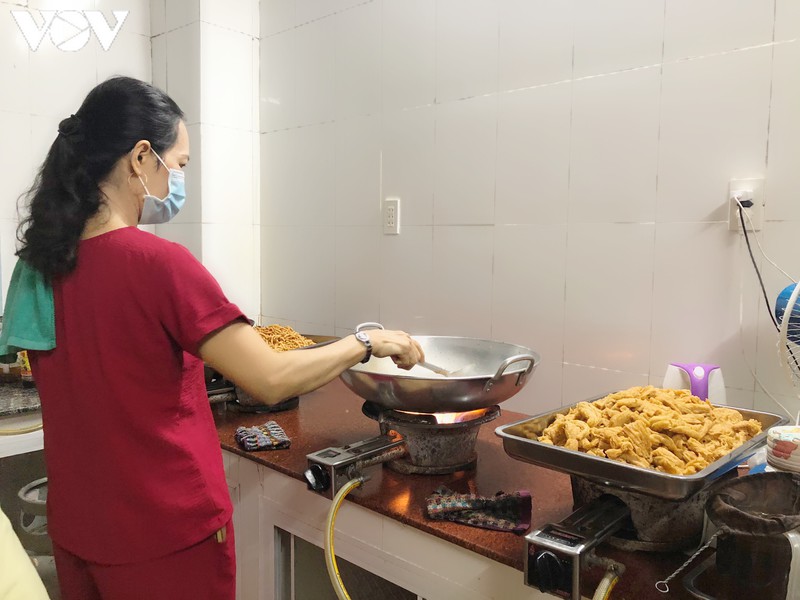những suất cơm "vài ngàn" - nghĩa tình trên đất tây đô hình 1 nhung suat com "vai ngan" - nghia tinh tren dat tay do hinh 1