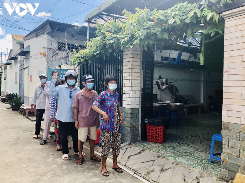 những suất cơm "vài ngàn" - nghĩa tình trên đất tây đô hình 5 nhung suat com "vai ngan" - nghia tinh tren dat tay do hinh 5