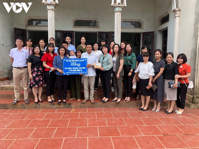 ha noi tham hoi 2 giao vien bi ung thu nao, suy than van hoan thanh tot nghiem vu hinh 1