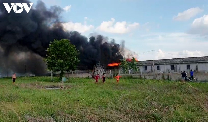"ba hoa" thieu rui mot nha kho tai khu vuc bien gioi tinh an giang hinh 1