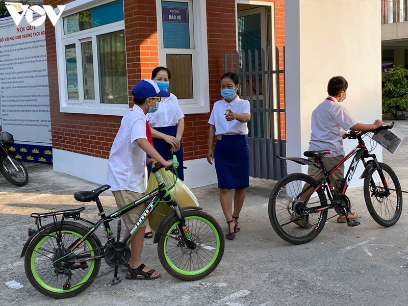 hoc sinh ha noi hao hung ngay tuu truong nam hoc dac biet mua covid-19 hinh 13