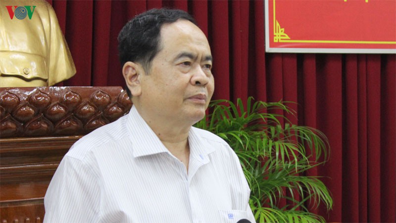 can tho can but pha di len, tao dong luc cho ca vung hinh 2
