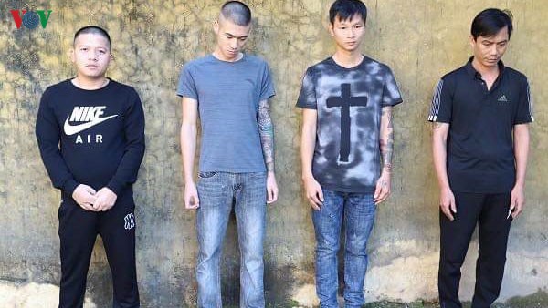 cong an ha tinh bat 8 doi tuong danh bac qua mang bang hinh thuc ca do bong da hinh 1