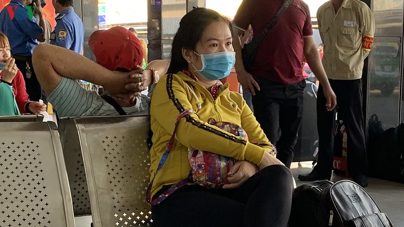 dong nguoi tu tp hcm do ve mien tay an tet giua troi nang nong  hinh 9