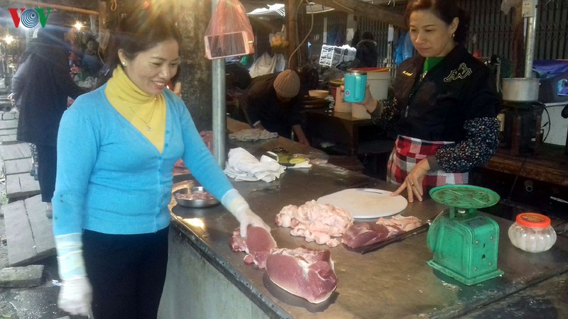 nguoi ha noi do xo mua sam tet, gia ca tang nhe hinh 1