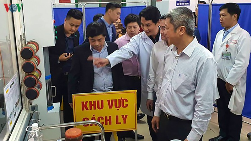 hanh khach han quoc duoc cach ly covid-19 tai khach san song han hinh 1