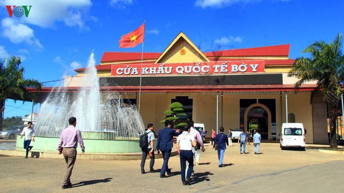 viet nam tam dung cac hoat dong qua lai bien gioi voi lao va campuchia hinh 1