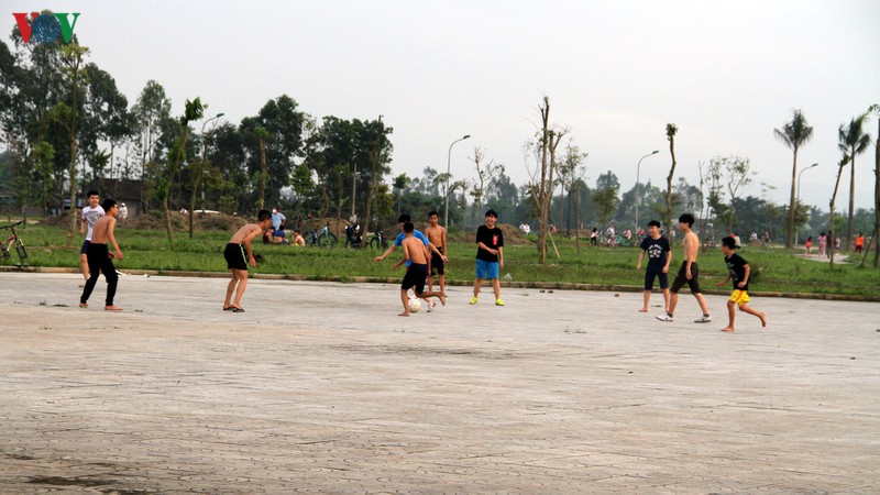 cach ly toan xa hoi, nguoi dan thanh vinh van "do" ve ho dieu hoa dao choi hinh 11